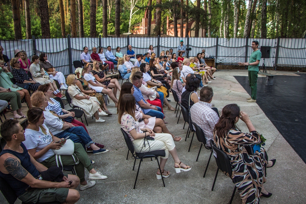 23 05 21 letnii teatr syn 1